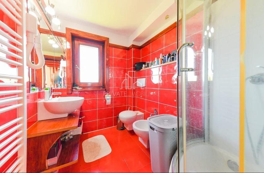 Casă individuală cu 7 camere cu Canalizare în Sângeorgiu de Mureș