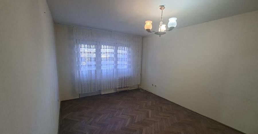 Apartament 4 camere de vanzare Ploie?ti, Bld. Republicii - 4