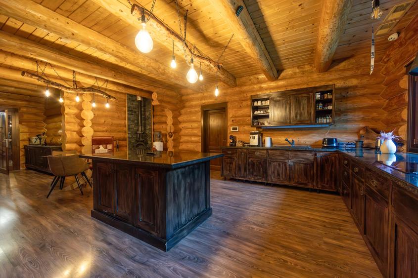 Proprietate Spectaculoasa - Sanctuar de liniste - Teren 4.7Ha - 1.000 MP Utili - 9