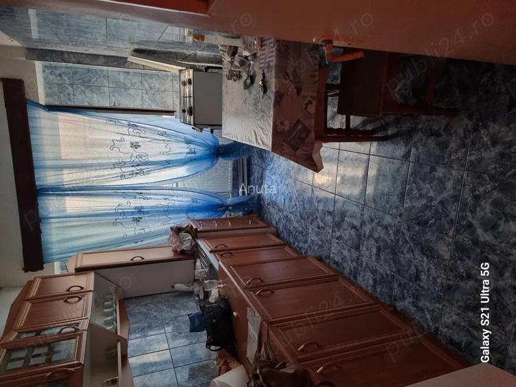 Vand apartament 3 camere Vand apartament 3 camere