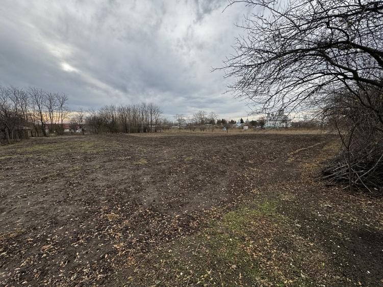 Teren de  1979 mp, intravilan, in vatra satului - 4