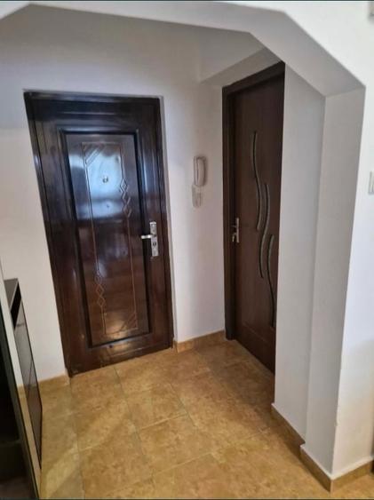 Apartament 3 camere-75mp- Bd Independentei - 2