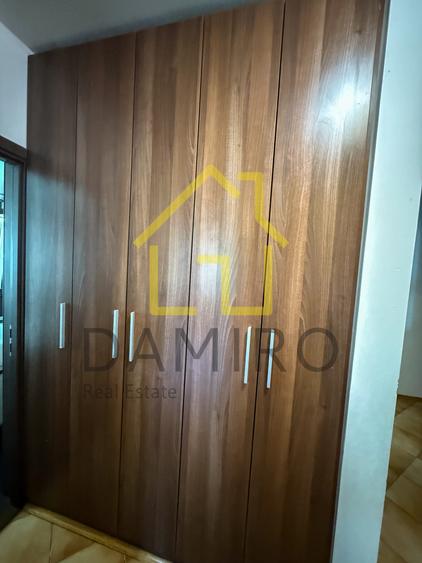 Apartament cu 3 camere decomandat în Libertății