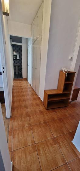 Apartament cu 4 camere decomandat în Calea București