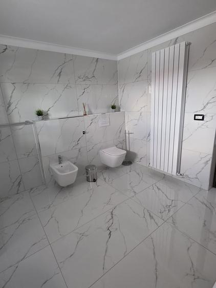 Casă cu 6 camere cu Teren 467 Mp în Central