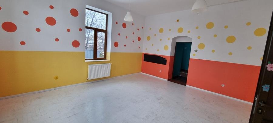 Cladire cu etaj pretabila afacere - 3