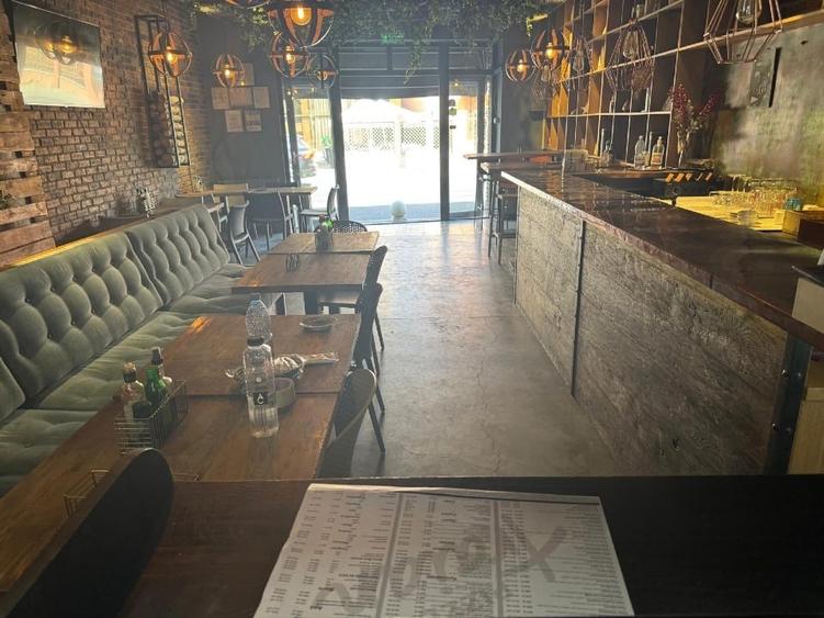 Inchiriez spatiu 200 mp central,parter,stradal utilat pentru pizzerie-restaurant - 1