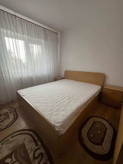 Ofer spre inchiriere apartament cu 3 camere, central, decomandat - 3