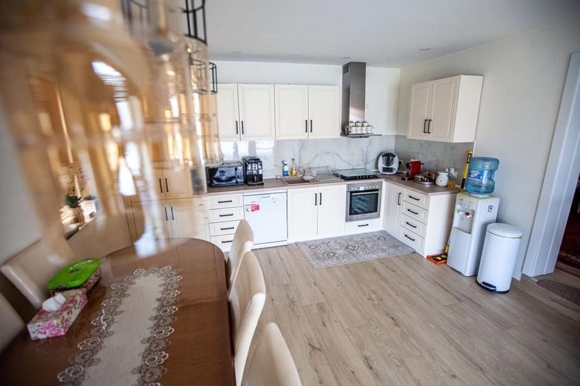 Casa Finisata 6 camere 681 mp.Teren Micesti Renovata Modern Curte Gard Utiliati - 1