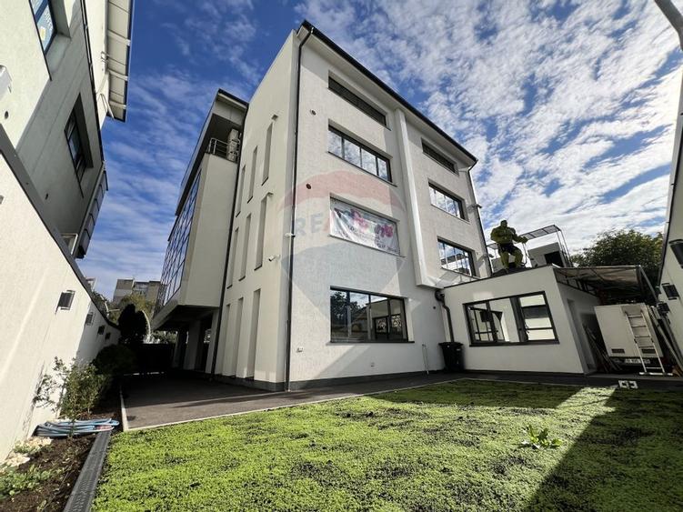 Spatiu comercial modern de inchiriat / 2 locuri de parcare - 11