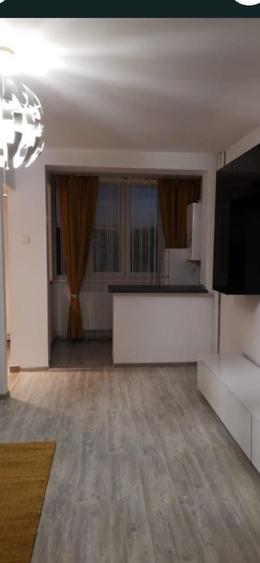 Gaesoniera moderna- Langa Coresi Mall- str 13 Decembrie - 8