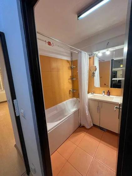 Apartament cu 2 camere, 50 mp, etaj intermediar, cu parcare, zona Petrom - 6