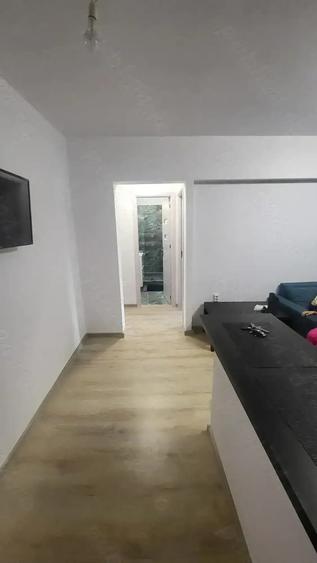 Apartament 2 camere + living *Decomandat* - central (Calea Bascovului Q3) parter,proprietar - 4