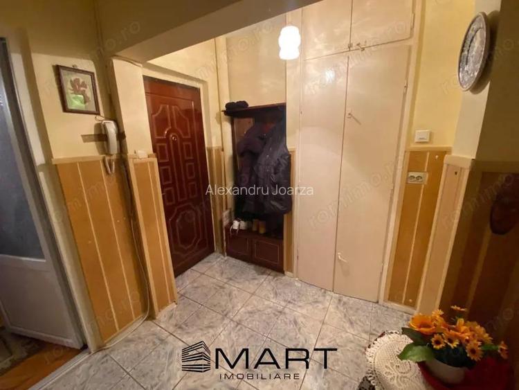 Apartament cu 2 camere decomandat, V Aaron