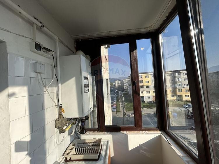 Apartament cu 3 camere decomandat de închiriat în zona Hotvon et.3 - 7