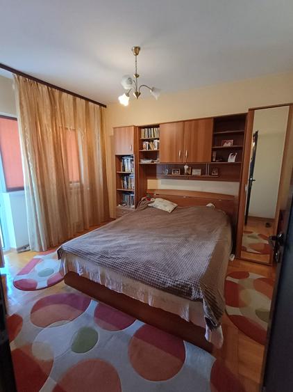 Apartament trei camere - Zona Școala Nr. 9 -84 mp - 2