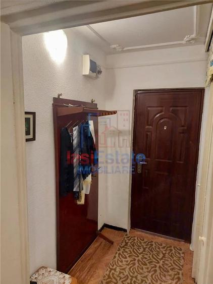 Apartament cu 2 camere semidecomandat în Filiași