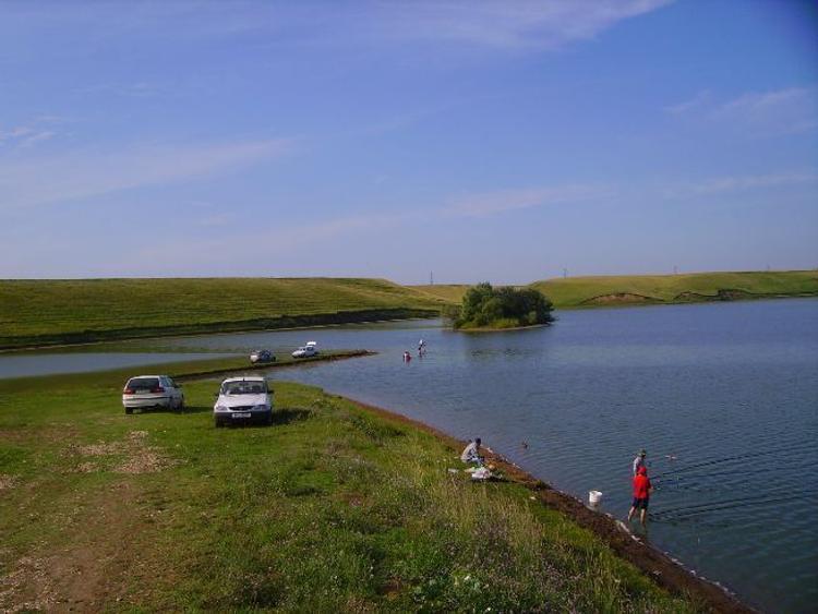 Teren intravilan 88000 mp: PE MALUL APEI - 1