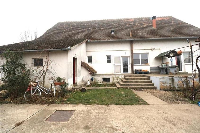 Casa 200 mp+ teren 1100 mp, 2 fronturi stradale - 4