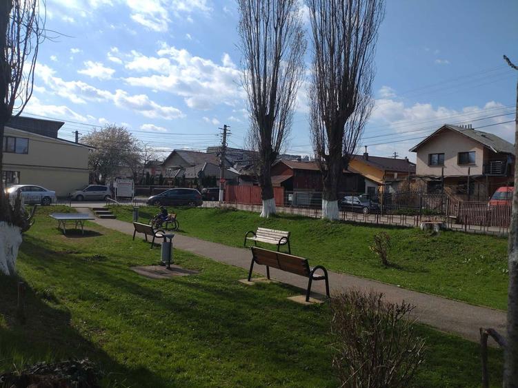 Vand casa individuala cu doua locuinte separate si curte, ideala pentru doua generatii - 3