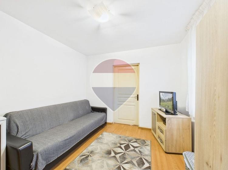 Casă individuală cu 6 camere cu Teren 250 Mp în Vitan