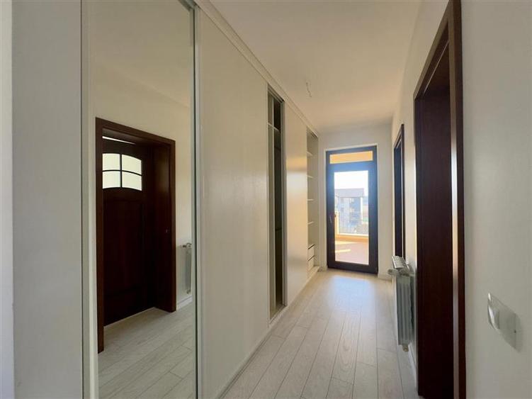 Vilă elegantă individuală în Valea Lupului  5 camere - 25