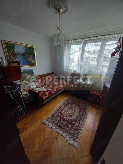 Ap.2 camere ULTRACENTRAL decomandat et.3 pret 72000euro - 9