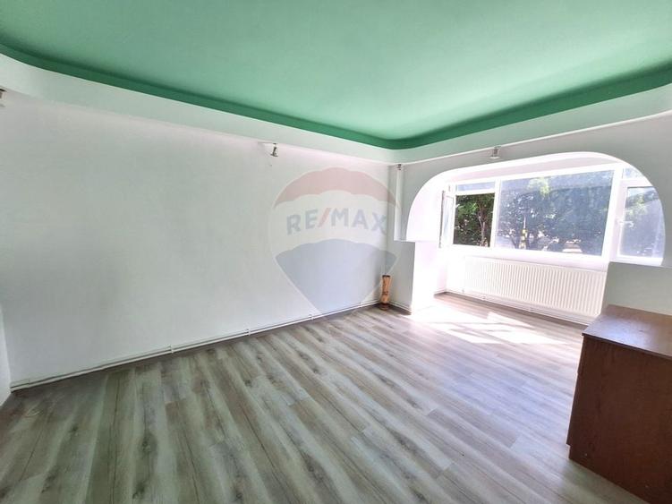 Apartament cu 3 camere de vanzare in zona Pod - 2