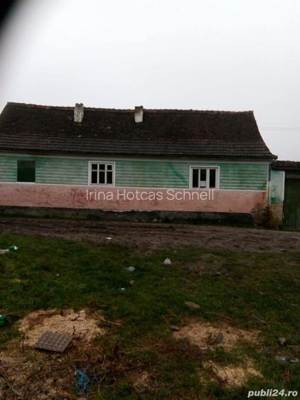 Casa veche saseasca cu curte si gradina