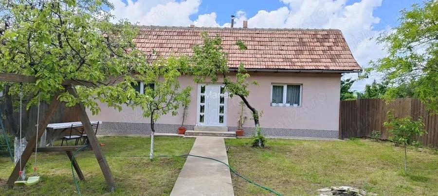 Vand casa plus teren in Sat Larga, com Dofteana, jud. Bacau