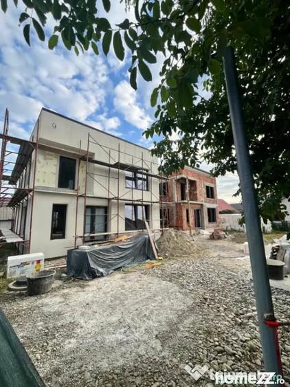 Casă cu 5 camere cu Teren 250 Mp în Central