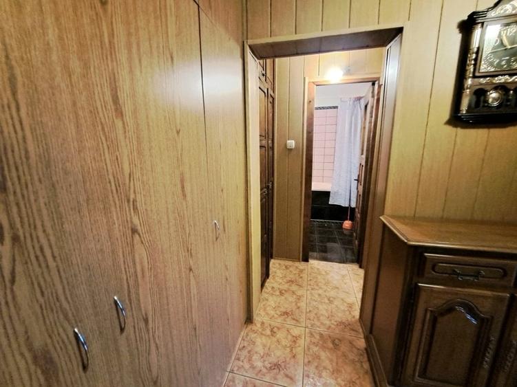 Vanzare Apartament 2 Camere, Decomandat , Micro 12 Targoviste - 8