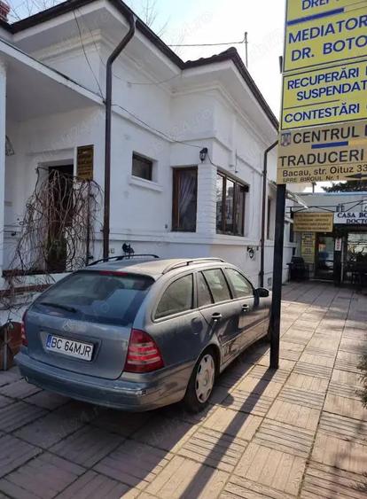 A 31 Proprietarul ofera spre inchiriere,300 mp utili in fata Inspectoratului Scolar ,strada Oituz,33 - 9