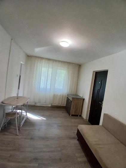 Apartament de inchiriat - 2 camere semidecomandat, zona Dacia - 7