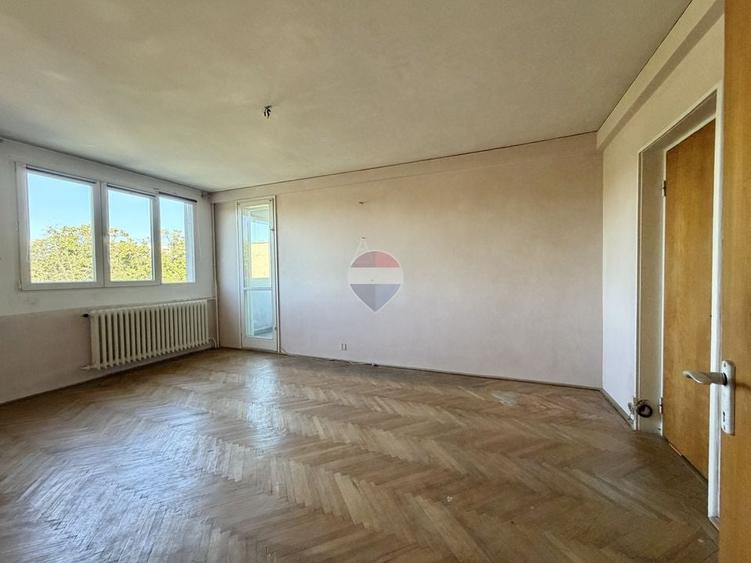 Apartament cu 4 camere semidecomandat în Titan