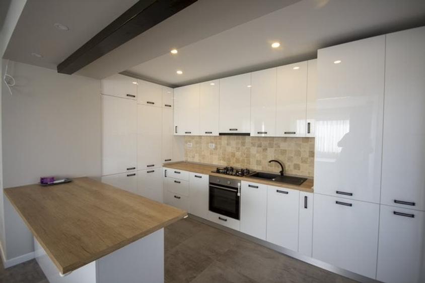 4 camere decomandat, mobilat , utilat ,terasa 24 mp,incalzire in pardosela - 3