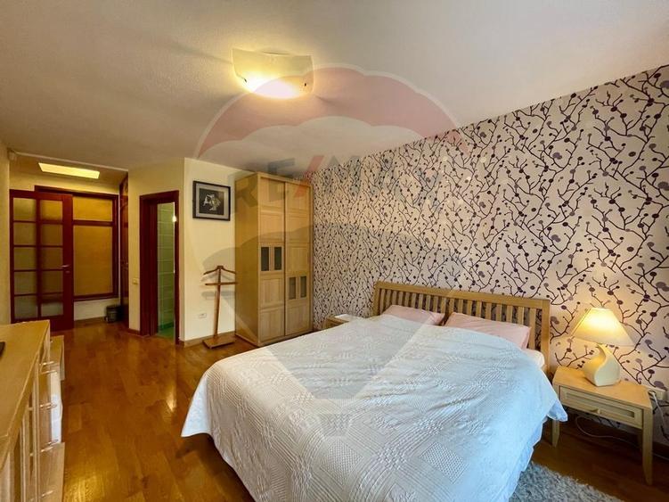 Apartament cu 3 camere de vânzare în zona Schei - 10