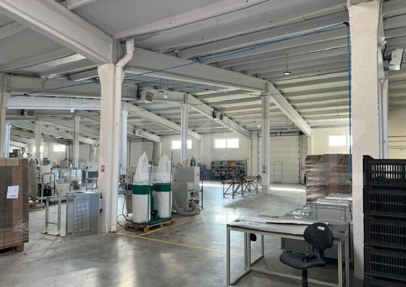 Hala cu acces facil, 2 incaperi, 2500 mp, zona Bulevardul Mu - 25