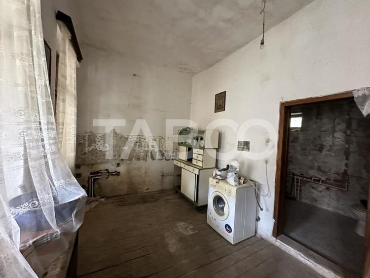 Casa cu potential de investitie in centrul satului 1540 mp teren - 11