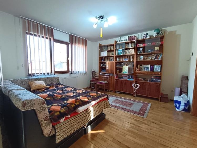 Casă individuală cu 3 camere cu Canalizare în Central