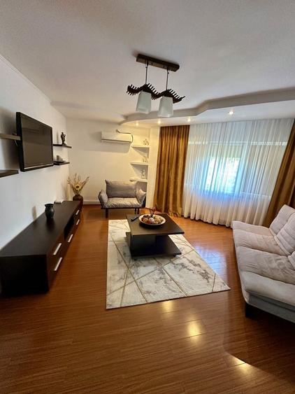 Apartament cu 3 camere decomandat în Central