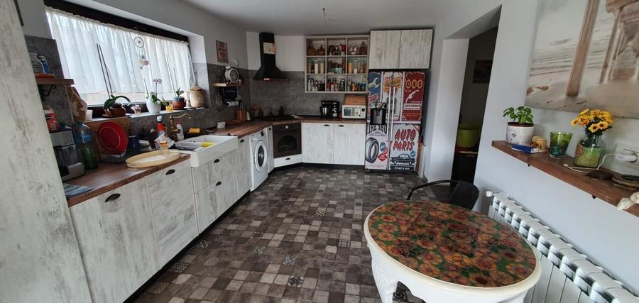 Casă individuală cu 4 camere cu Teren 450 Mp în 1 Decembrie