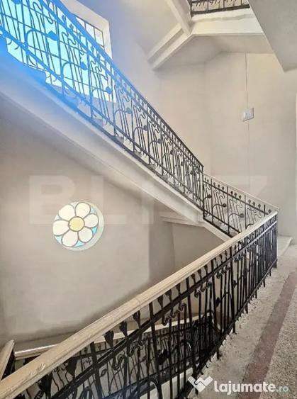 Apartament cu 4 camere semidecomandat în Central