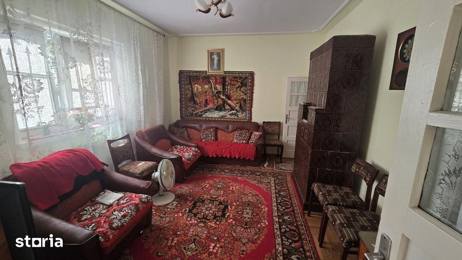 Casă cu 4 camere cu Teren 640 Mp în Central