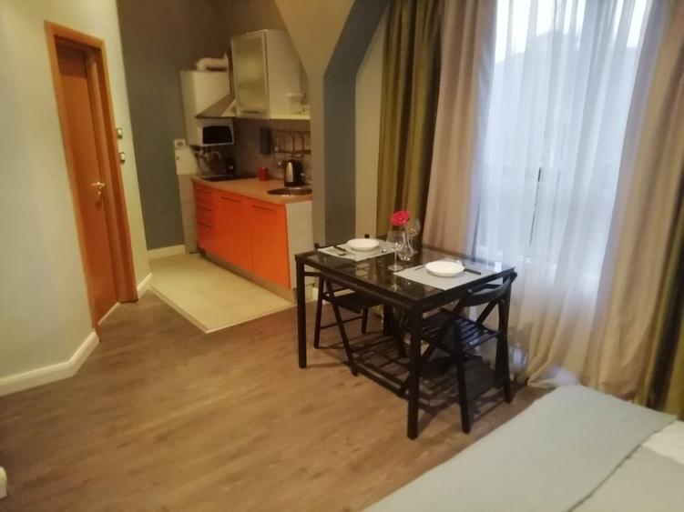 Garsonieră semidecomandată, mobilată în P-ța Unirii