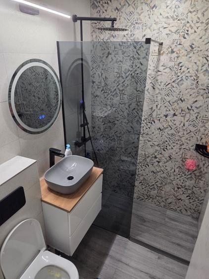 Apartament cu 3 camere semidecomandat în Drumul Taberei