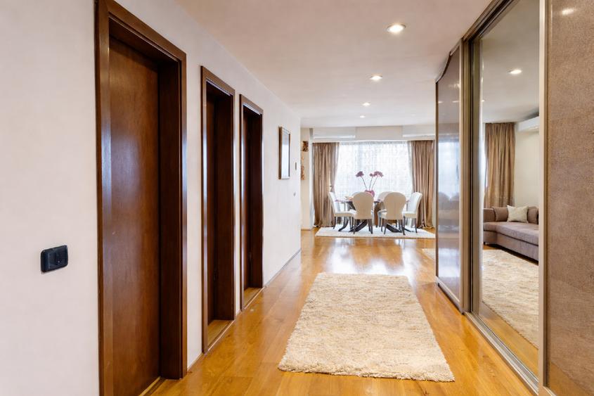 Apartament cu 3 camere decomandat, mobilat în Faleza Nord