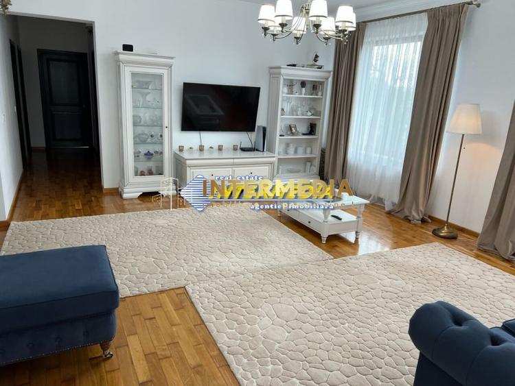 Casă individuală cu 4 camere cu Canalizare în Cetate