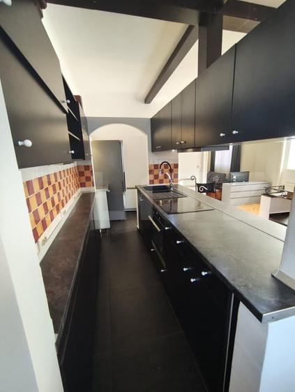 Apartament cu 4 camere semidecomandat, mobilat în Ultracentral