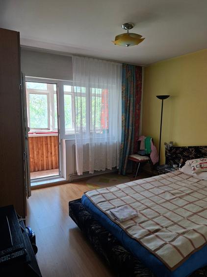 Apartament cu 2 camere decomandat în Calea Moldovei